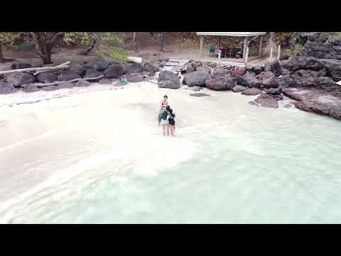 mom taking photos of kids @ #turtleisland #yasawaislands #fiji 🇫🇯