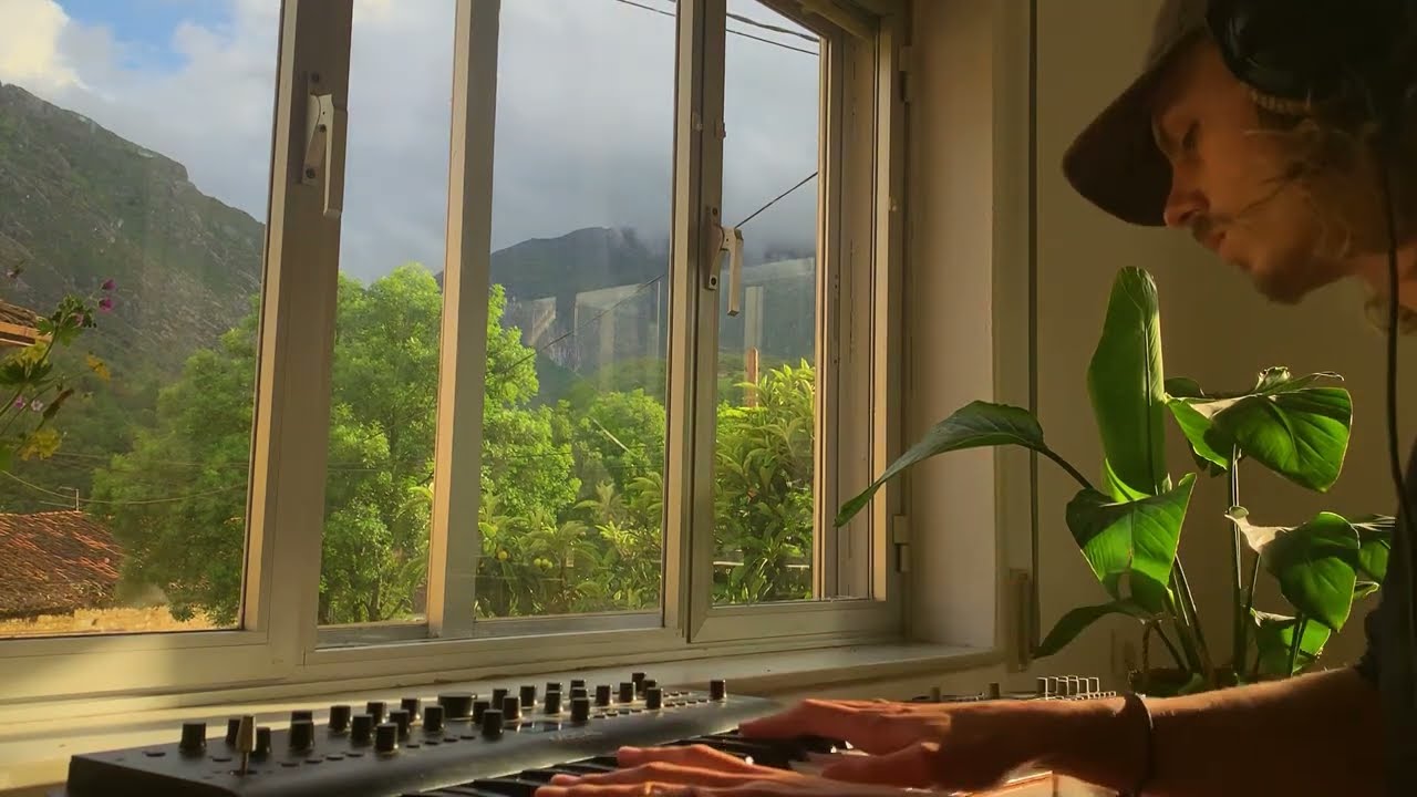 Afternoon Chill: Live Electronic Session