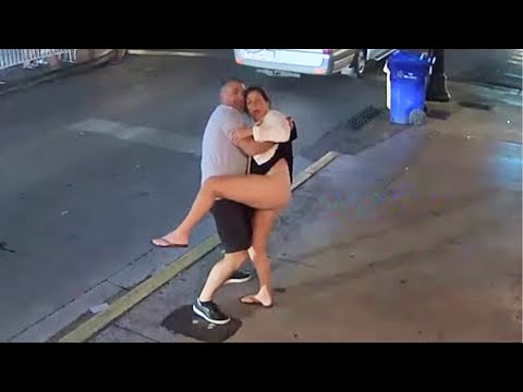 Video Thumbnail: 20 seltsame Momente auf offener Straße