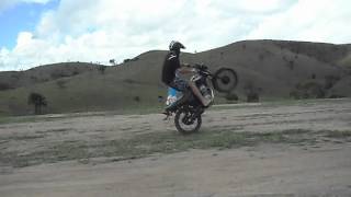 preview picture of video 'enpinado moto em itanhem'