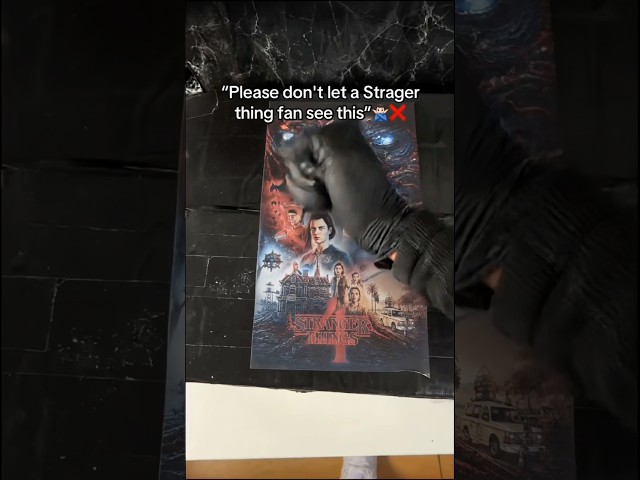Vídeo relacionado con Stranger Things Hawkins Lab Mono Oficialmente Autorizado Sudadera con Capucha