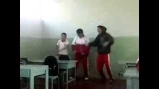 preview picture of video 'Bailando Piernitas Pereira en el Colegio'