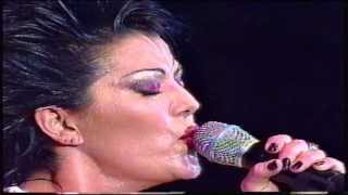 Alejandra Guzmán -  Año 2001 - Presentación disco Soy - SOY TU LLUVIA - Teatro Metropolitan