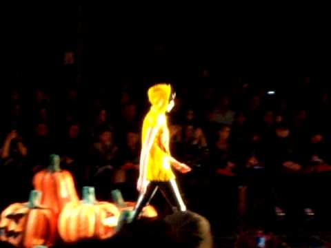 Desfile Samuel Cirnansck