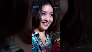 Download lagu SO SWEET!! Boy Kasih Bunga Ke Reva #shorts #NgeShortsBareng #BalikpapanSudah mp3