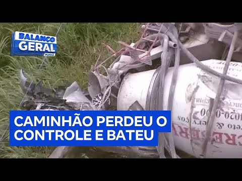 Acidente entre carro e caminhão betoneira deixa três mortos na Grande São Paulo