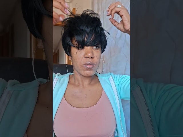 Vídeo relacionado con HAIRCUBE tiene el pelo corto y rizado encantador Bob y la peluca bang son de naturaleza femenina fiesta de fibra sintética resistente al calor/juego de roles/ropa/peluca diaria (Marrón oscuro)
