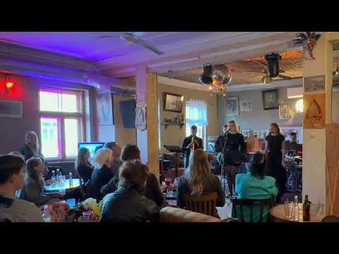 Alise Baumane - Lai paliek