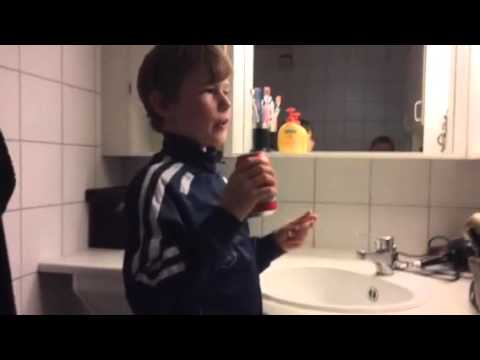 Jeg  drikker en cola med mentos