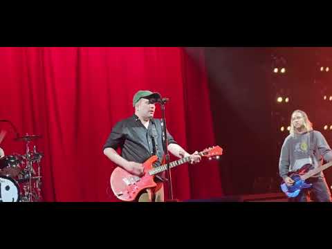 Fall Out Boy - Favorite Record (Live So Much For (Tour) Dust 2023)