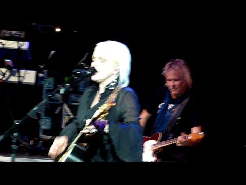 Cyndi Lauper - Sisters Of Avalon (Live in London 2008)