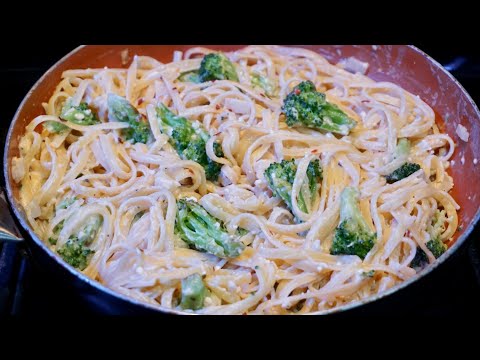 Pasta Alfredo con brócoli en menos de 10 minutos.