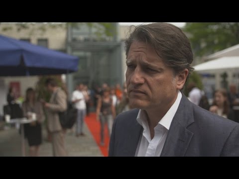 "Die AfD ernst nehmen!" - Interview mit Jakob Augstein (dbate)