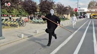 Hızlı Giden Motosikleti Kazalara Dikkat Çekmek İçin Kovaladılar