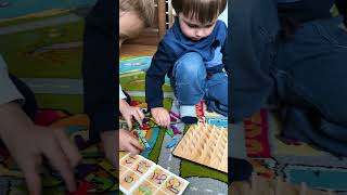 Геометрична розвиваюча дошка Монтессорі