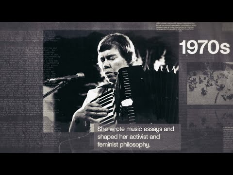 Open Ears: Pauline Oliveros [Ανοιχτά αφτιά: Πωλίν Ολιβέρος], Classical California, 13 Σεπτεμβρίου 2023. Πορτρέτο της συνθέτριας που ανέπτυξε την έννοια της εις βάθος ακρόασης  και διεύρυνε τις ηχητικές δυνατότητες των οργάνων μέσα από πειραματικές και ηλεκτρονικές πρακτικές. Η ακρόαση αναδεικνύεται εδώ σε αυτοτελή δημιουργική και επιτελεστική πράξη.