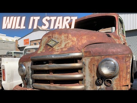 The Diamond T truck arrives in Cape Town, we check to see if we can start it and do some work on it