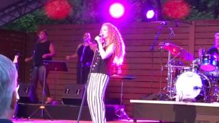 2017- Amanda Marshall concert- 01- Ride