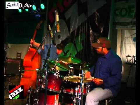 Alessandro d'Episcopo Trio feat. Solo Andrianasolo & Kesivan Naidoo -- I'll Remember April