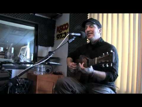 Peter Mulvey sings "Some People" at KBCO Studio C