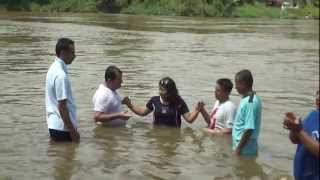 preview picture of video 'Bautizo en Salitre de miembros de la Iglesia El Olam Dios Eterno'