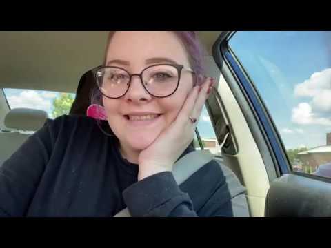 ASMR random tapping things in my car 🚙/rambling about things!!!!💕💕