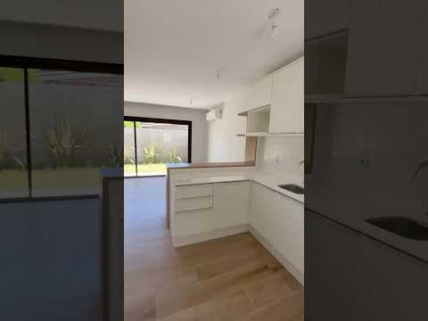 Video de YouTube - Alquiler casa dos dormitorios con jardín propio y cochera en Carrasco Norte PH a estrenar