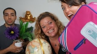 TRAVEL TIPS: HOW TO BE A TOUR GUIDE