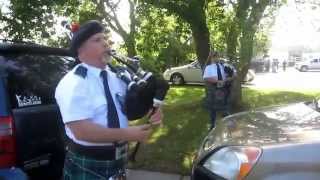 preview picture of video 'Teeswater Highlanders Pipe Band at Port Elgin Labour Day Parade'