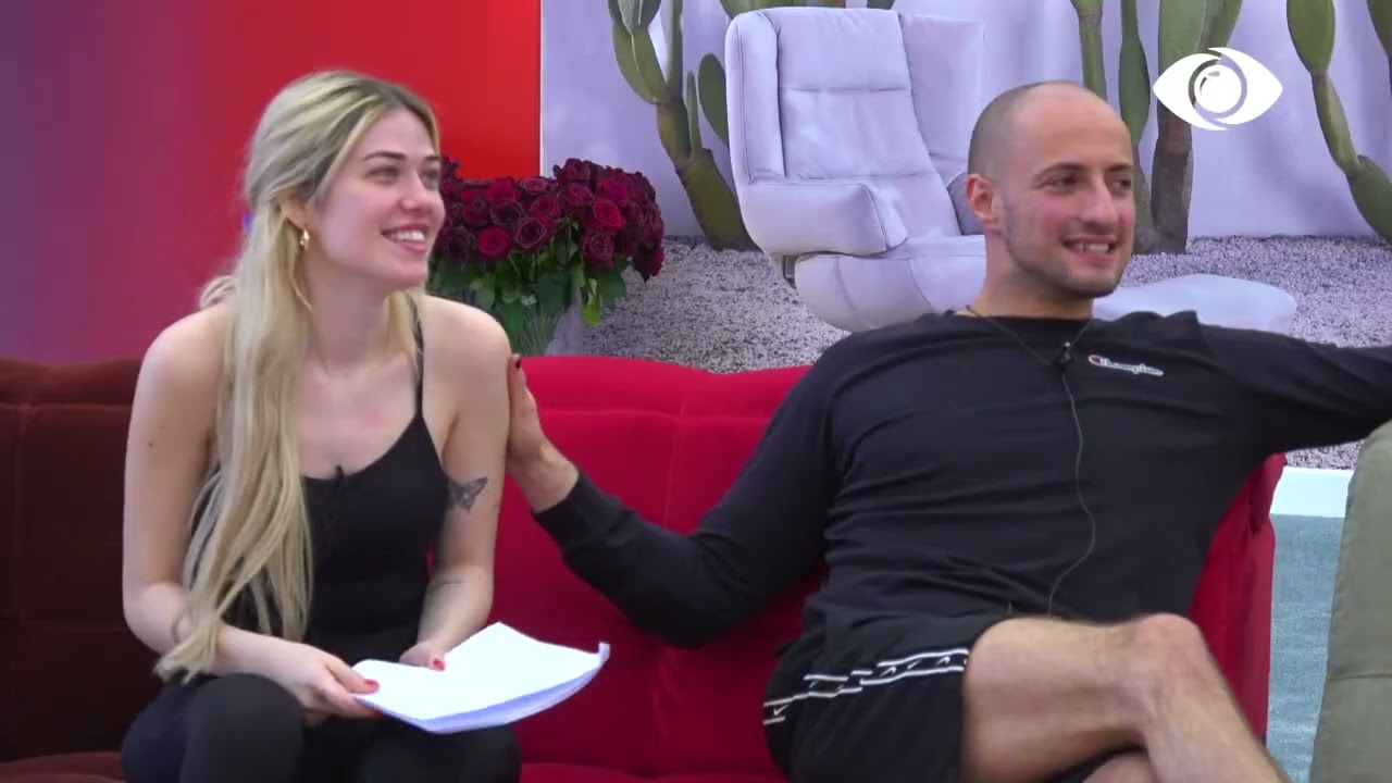 Luizi i këndon dyshes Kristi-Kejsi plot humor