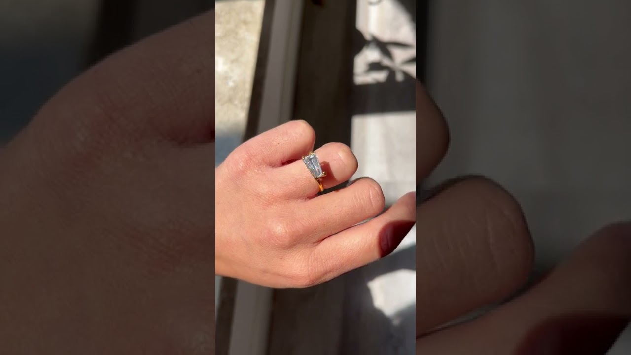 1.48ct Tapered Baguette Cut Diamond, GIA H VS1