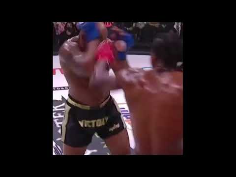 Phil Davis Gets the takedown at the end of the second round! #Bellator266