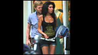 Amy Winehouse - Addicted (live)