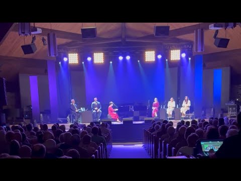 A Beautiful Impromptu Moment – He Looked Beyond My Fault (Phillip & Kim Collingsworth)