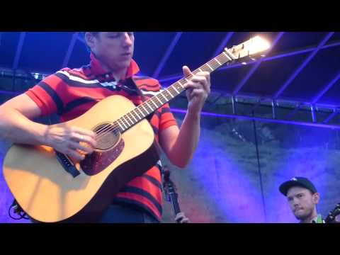 Andy Falco of Infamous Stringdusters Hitchhiker guitar solo