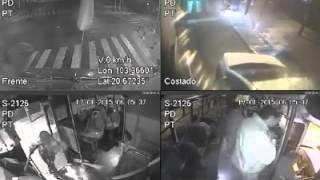 preview picture of video 'Automovilista arrolla a mujer en ciclovía de Guadalajara ¿qué castigo merece el conductor?'