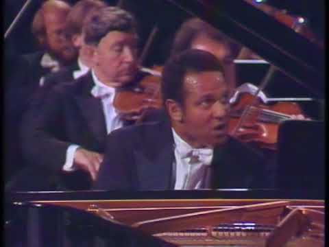 André Watts plays Saint-Saëns Piano Concerto N2, op.22 g moll ( 2 )