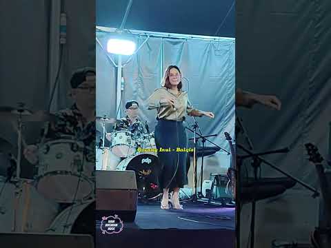 Dia punya goyang bikin abang bimbang.. Goyang Inul - Balqis BH Band