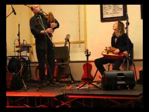 Hieronymus play: a traditional Galician melody on Hurdy Gurdy and Bagpipes