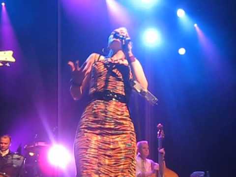 Imelda May - My Baby Left Me / That's All Right Mama