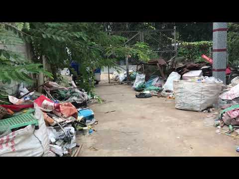 Cristiano Ronaldo Goes Sneaker Shopping With Complex