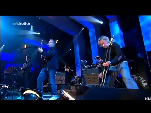Videoclip de Waiting for the Sirens’ Call (Live at Alexandra Palace) — New Order