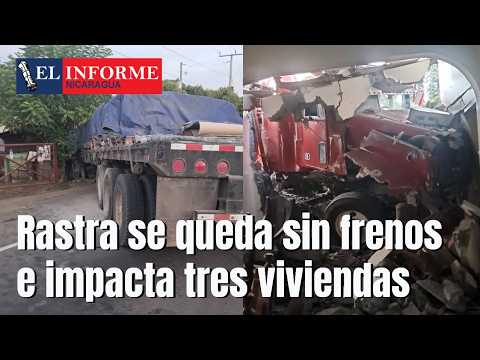 Rastra se queda sin frenos en El Crucero y se estrella con tres casas y aplasta 2 motos