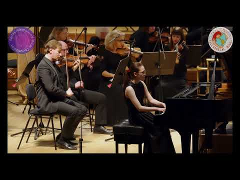 Asta Dora Finsdottir plays Rachmaninov