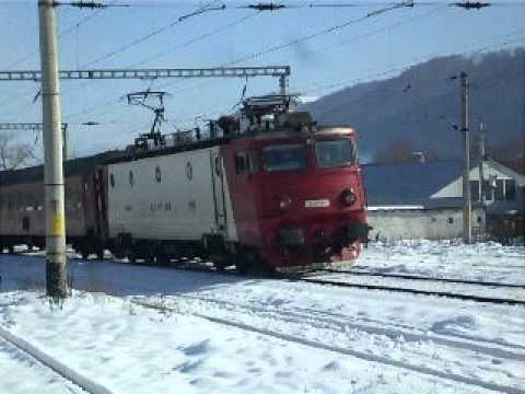 IR 1833 tras de EA 758