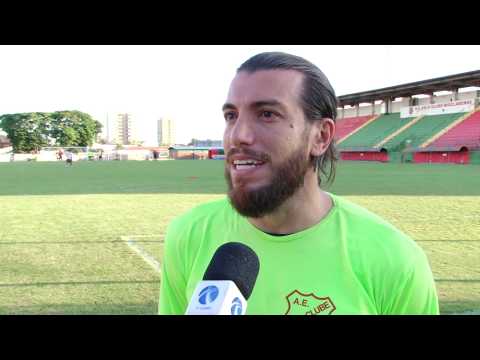 Velo treina para duelo entre os únicos dois invictos no campeonato