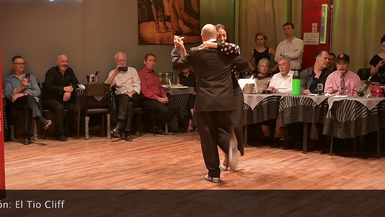 Gonzalo Robinson y Laly Victoria junto a La Juan D'arienzo - 2