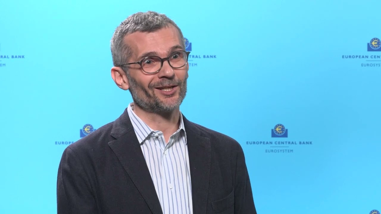 The complex linkages between euro area insurers and sovereign bond markets