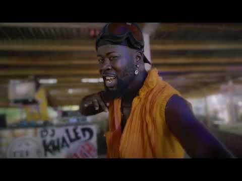 KIZ SWAGGANDO - Détournement ( Clip Officiel )