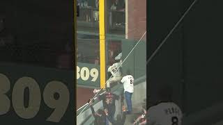 Jung Hoo Lee makes an incredible catch in the right field corner! ????